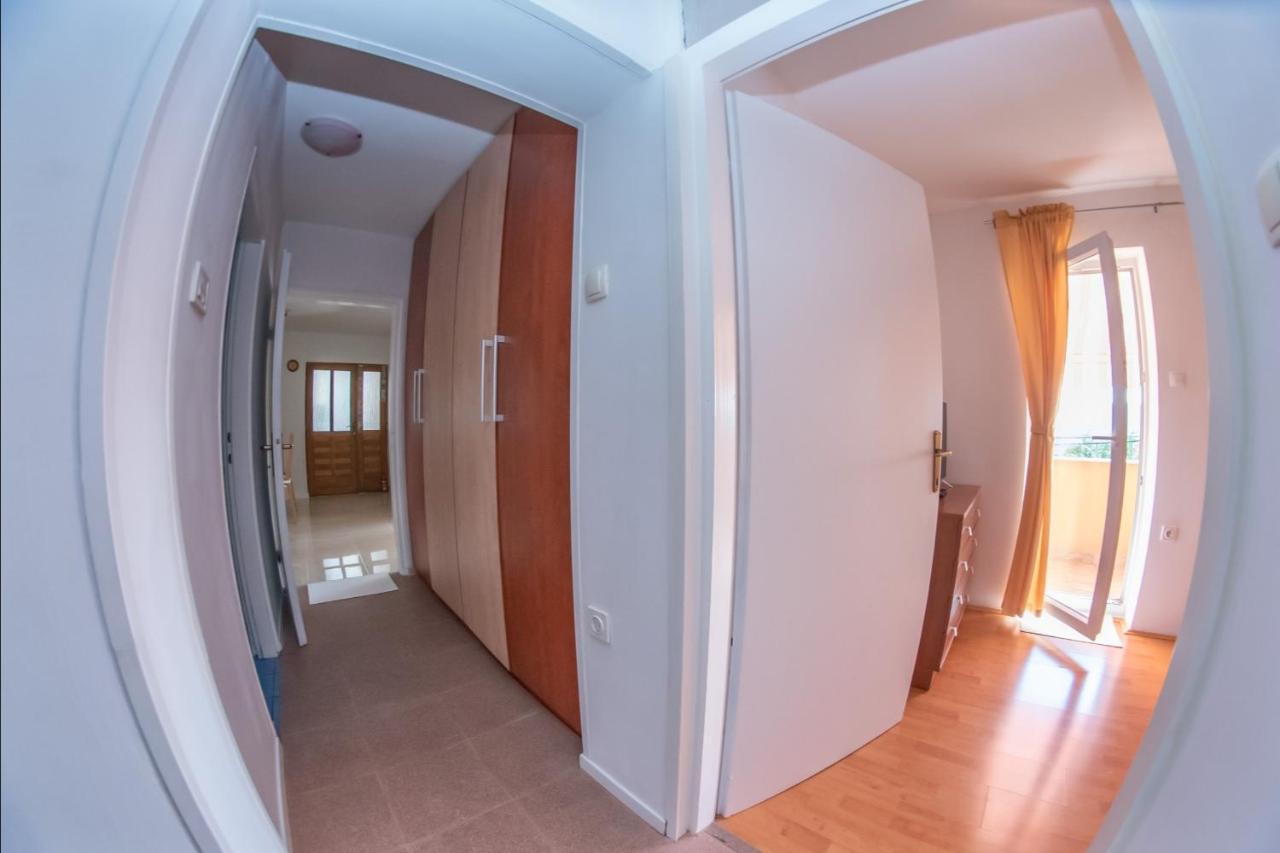 Apartman Sous Les Rochers Grizane-Belgrad Екстер'єр фото
