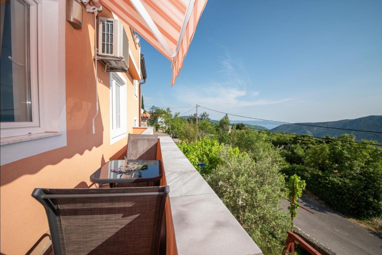 Apartman Sous Les Rochers Grizane-Belgrad Екстер'єр фото