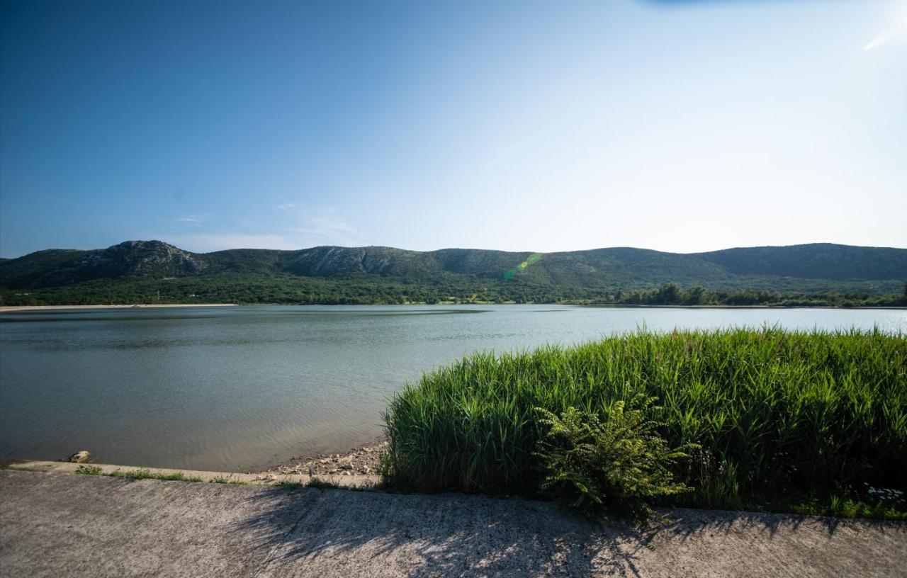 Apartman Sous Les Rochers Grizane-Belgrad Екстер'єр фото