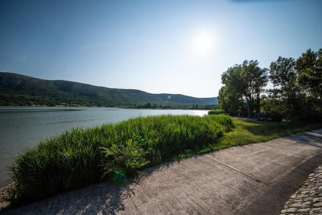 Apartman Sous Les Rochers Grizane-Belgrad Екстер'єр фото