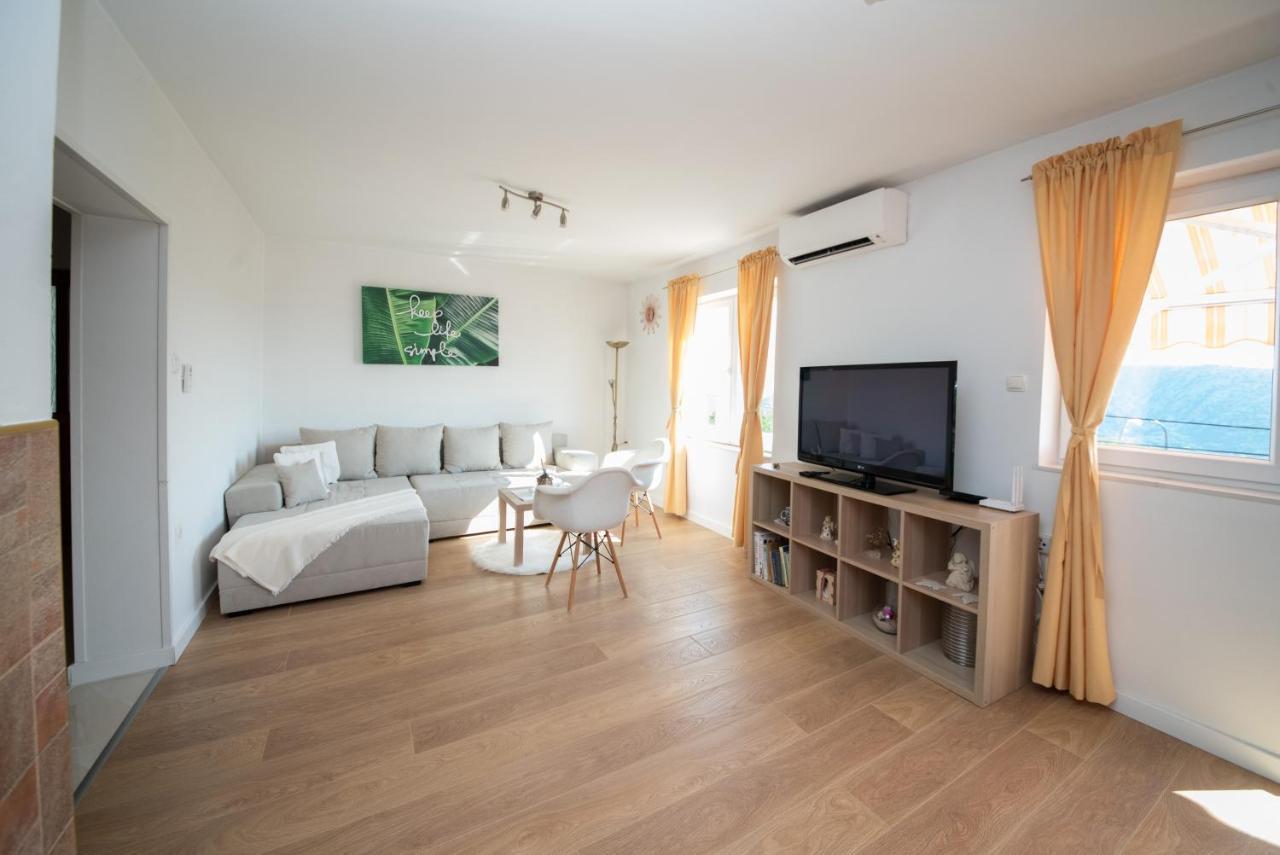Apartman Sous Les Rochers Grizane-Belgrad Екстер'єр фото