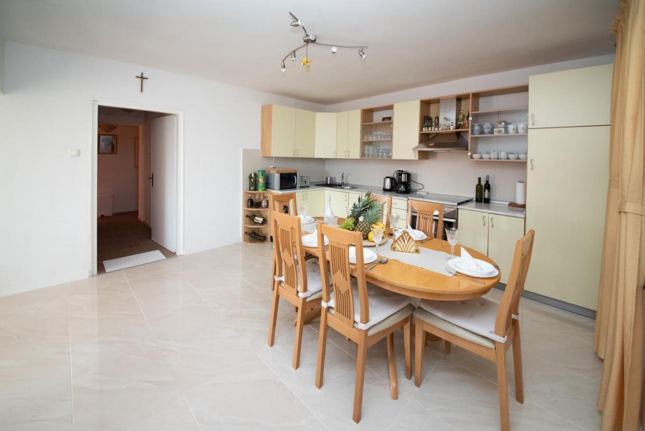 Apartman Sous Les Rochers Grizane-Belgrad Екстер'єр фото