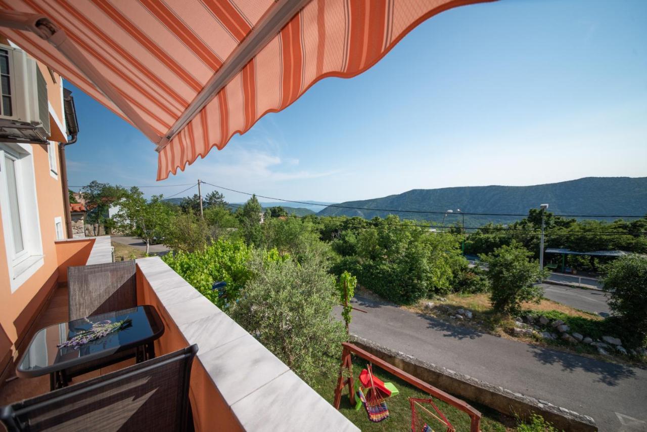 Apartman Sous Les Rochers Grizane-Belgrad Екстер'єр фото